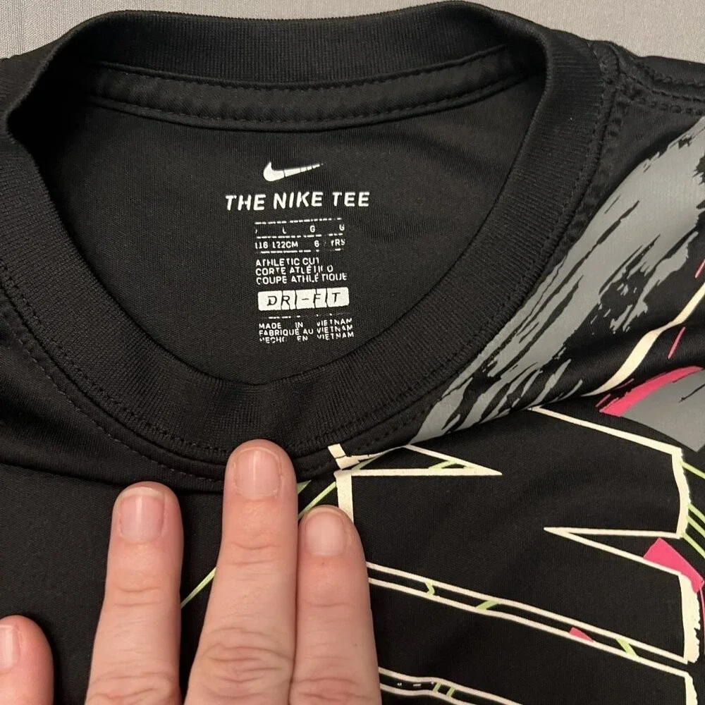 Nike Dri-FIT The Nike Tee Boys Size 6 Black Graphic Athletic Short Sleeve Shirt